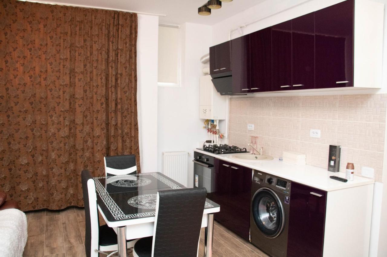 Ferienwohnung Apartament Capitala Militari Roşu Exterior foto